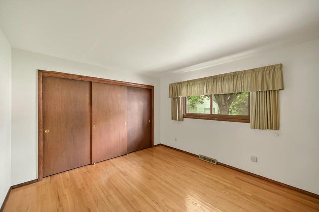 3319 W Woodward DRIVE, Franklin, WI 53132