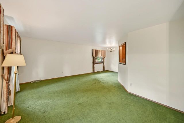 3319 W Woodward DRIVE, Franklin, WI 53132
