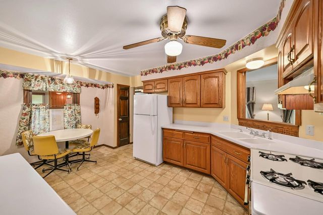 3319 W Woodward DRIVE, Franklin, WI 53132