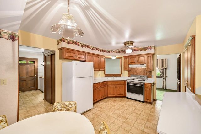 3319 W Woodward DRIVE, Franklin, WI 53132