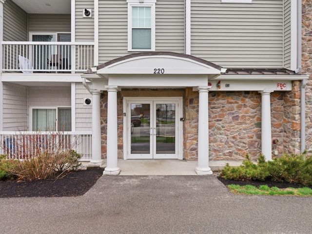 220 Martins Landing 104, North Reading, MA 01864