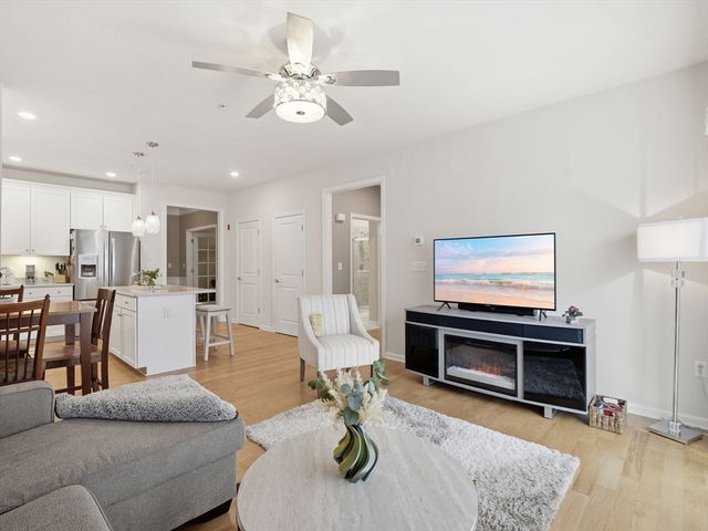 220 Martins Landing 104, North Reading, MA 01864