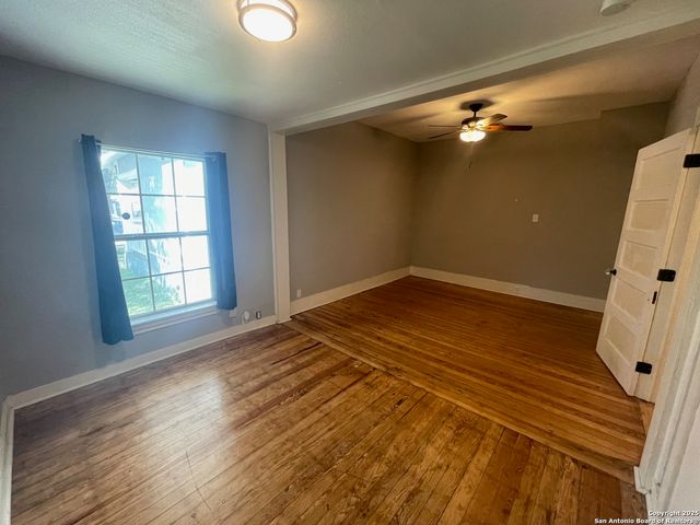 1621 W French Pl, San Antonio, TX 78201