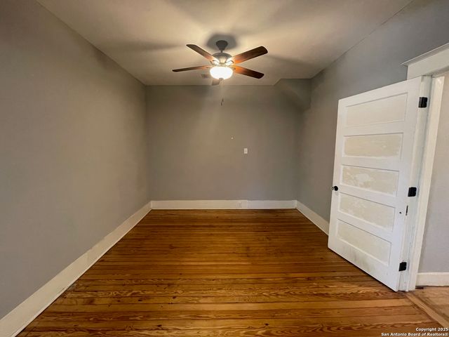 1621 W French Pl, San Antonio, TX 78201