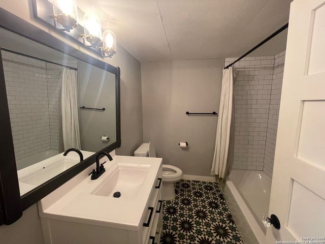 1621 W French Pl, San Antonio, TX 78201