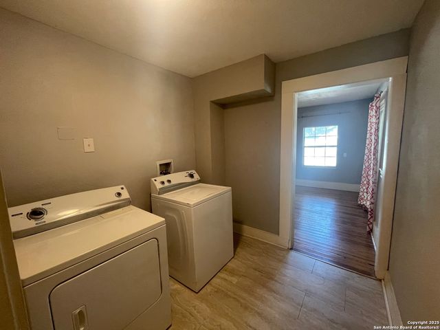 1621 W French Pl, San Antonio, TX 78201