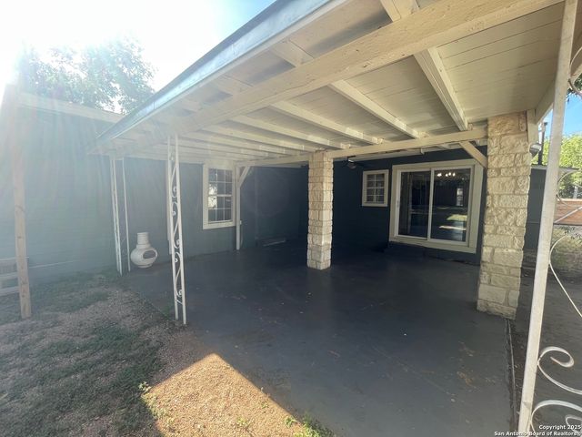 1621 W French Pl, San Antonio, TX 78201