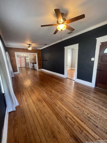 1621 W French Pl, San Antonio, TX 78201