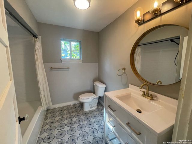1621 W French Pl, San Antonio, TX 78201