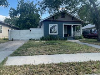1621 W French Pl, San Antonio, TX 78201