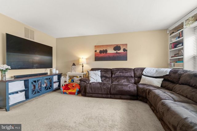 2 FARNHAM CT, Clementon, NJ 08021