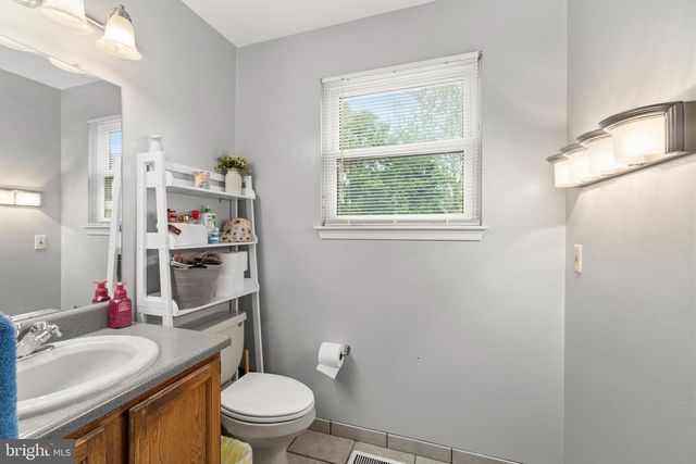 2 FARNHAM CT, Clementon, NJ 08021