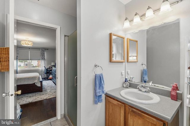 2 FARNHAM CT, Clementon, NJ 08021