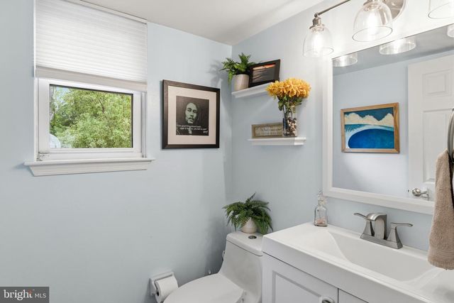 2 FARNHAM CT, Clementon, NJ 08021