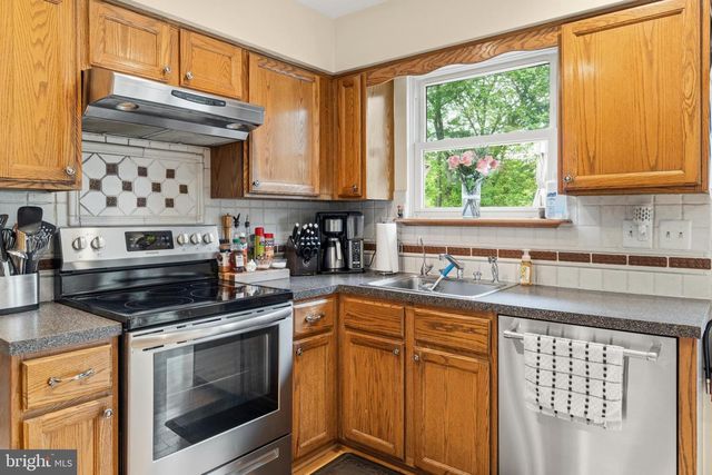 2 FARNHAM CT, Clementon, NJ 08021