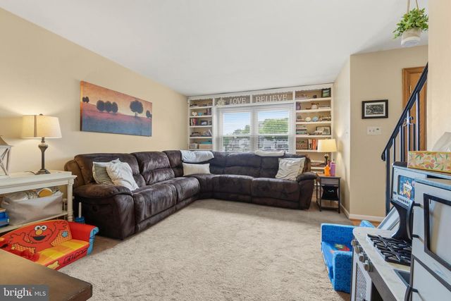 2 FARNHAM CT, Clementon, NJ 08021