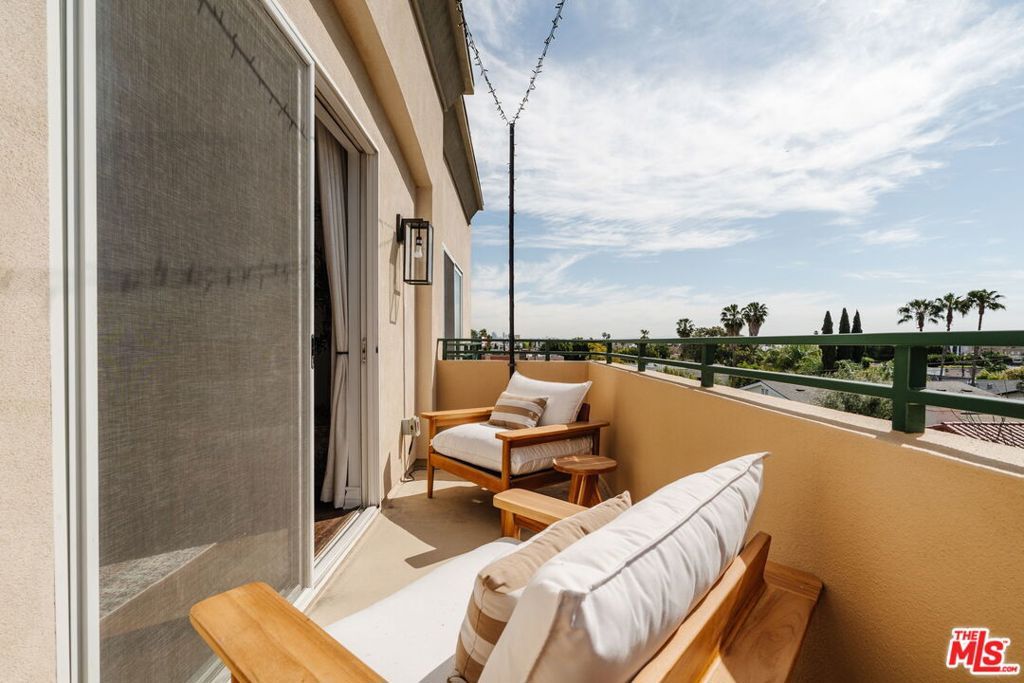 Image 13 of property listing at 8866 Alcott Street 4, Los Angeles, CA 90035
