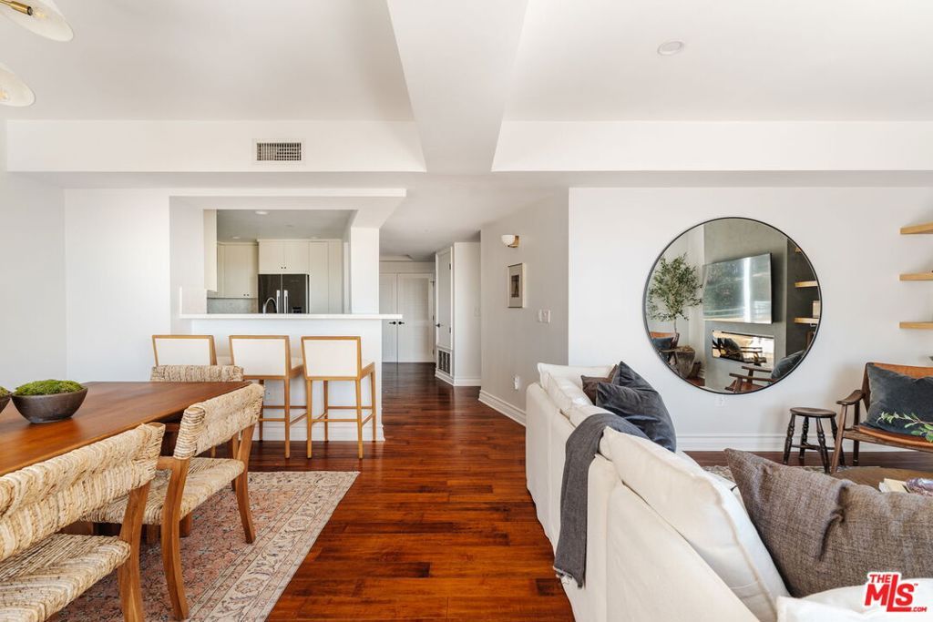 Image 14 of property listing at 8866 Alcott Street 4, Los Angeles, CA 90035