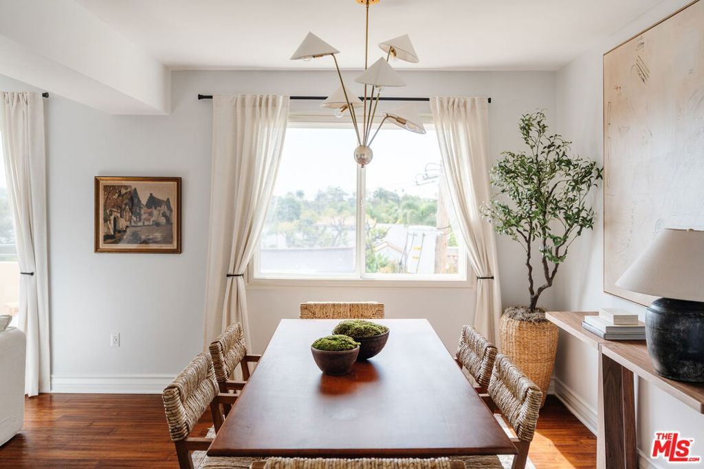 Image 18 of property listing at 8866 Alcott Street 4, Los Angeles, CA 90035