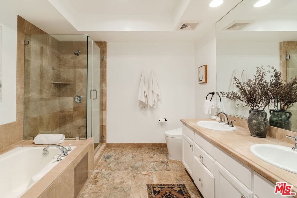 Image 25 of property listing at 8866 Alcott Street 4, Los Angeles, CA 90035