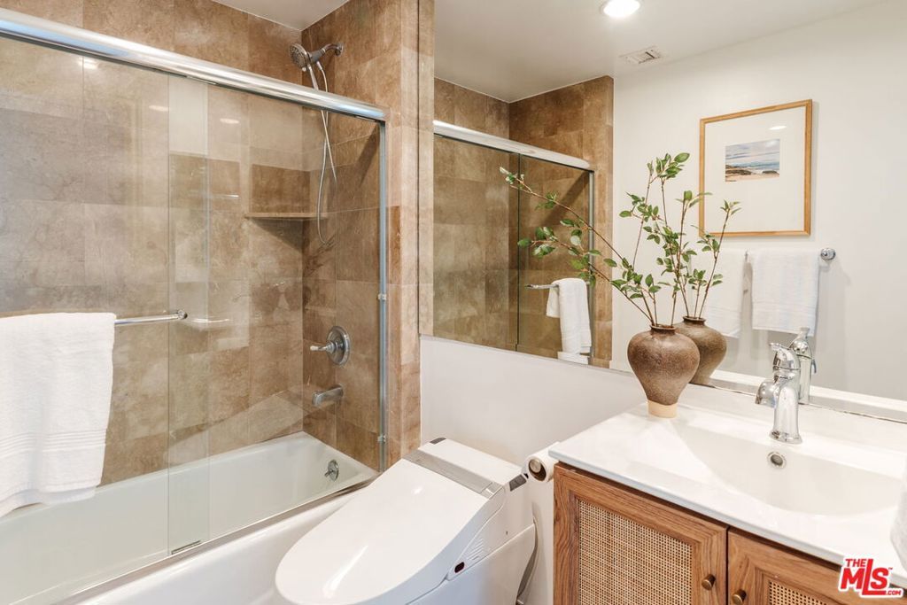 Image 29 of property listing at 8866 Alcott Street 4, Los Angeles, CA 90035