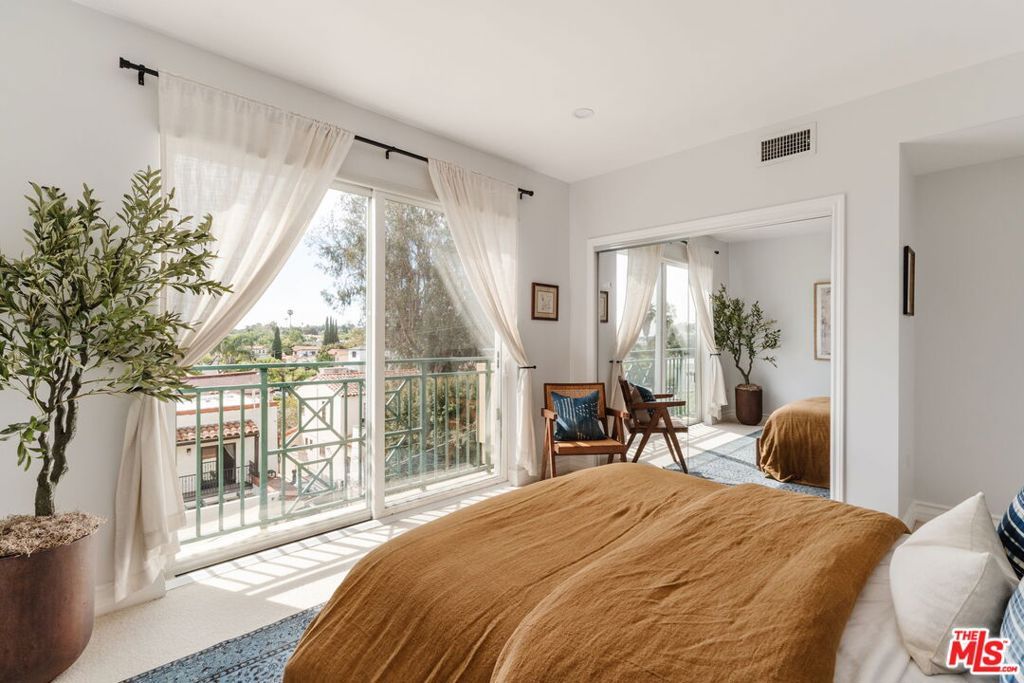 Image 30 of property listing at 8866 Alcott Street 4, Los Angeles, CA 90035