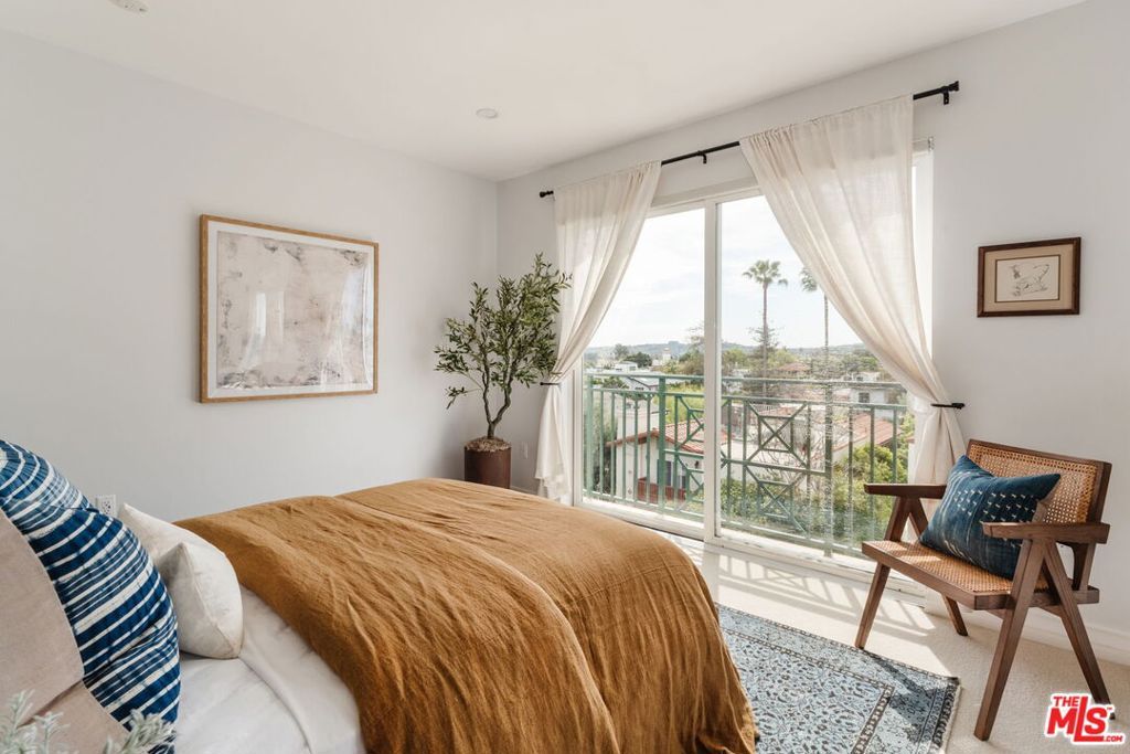 Image 31 of property listing at 8866 Alcott Street 4, Los Angeles, CA 90035
