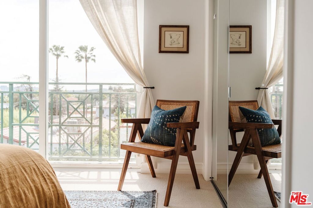 Image 32 of property listing at 8866 Alcott Street 4, Los Angeles, CA 90035