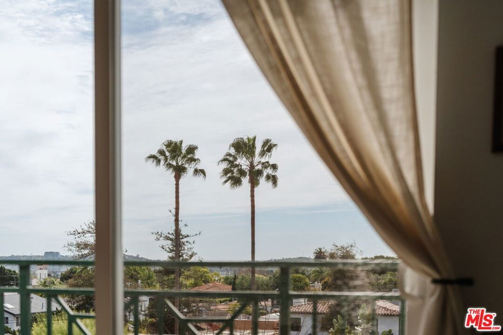 Image 33 of property listing at 8866 Alcott Street 4, Los Angeles, CA 90035