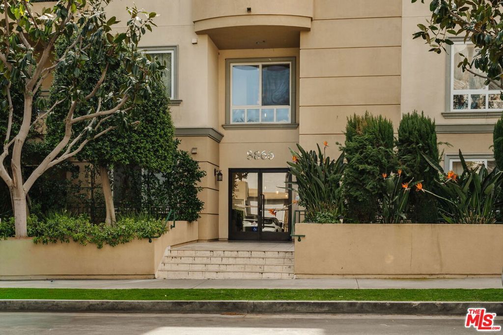 Image 34 of property listing at 8866 Alcott Street 4, Los Angeles, CA 90035