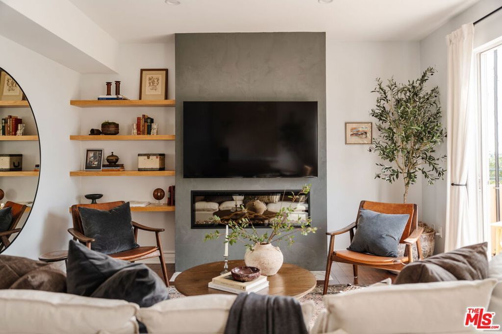 Image 9 of property listing at 8866 Alcott Street 4, Los Angeles, CA 90035