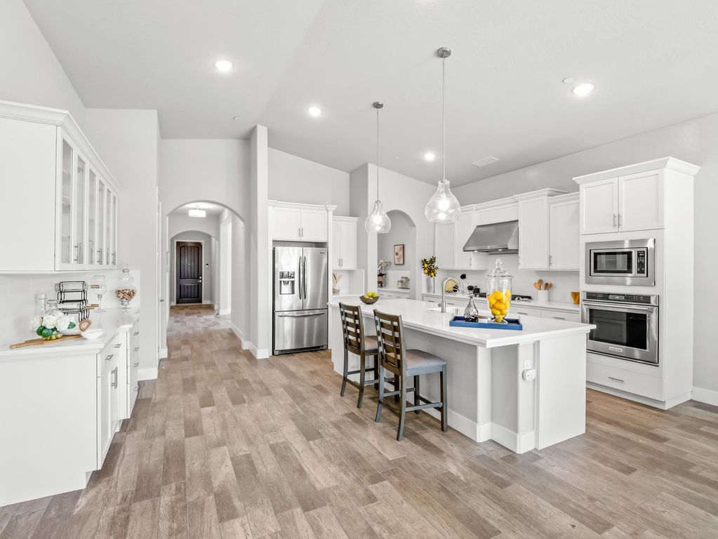 Image 10 of property listing at 1734 N Park Avenue, Clovis, CA 93619