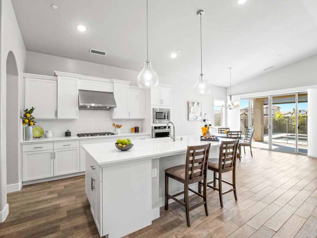 Image 14 of property listing at 1734 N Park Avenue, Clovis, CA 93619