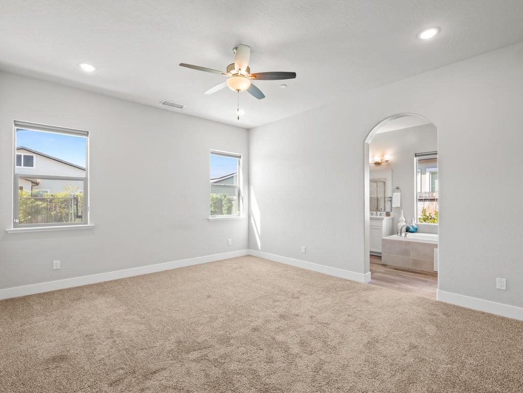 Image 27 of property listing at 1734 N Park Avenue, Clovis, CA 93619