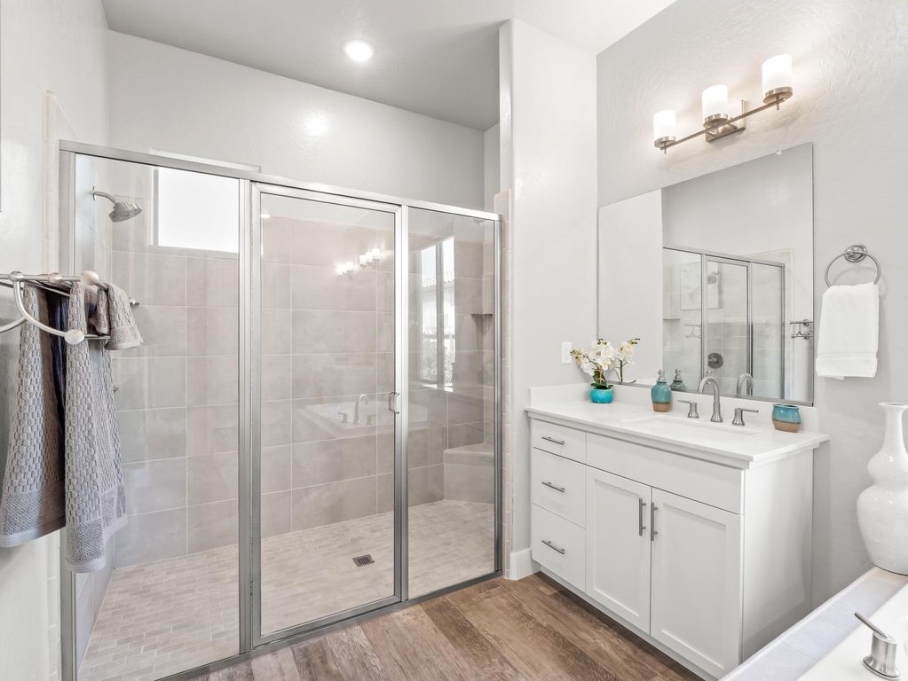 Image 32 of property listing at 1734 N Park Avenue, Clovis, CA 93619