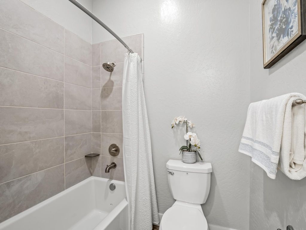 Image 44 of property listing at 1734 N Park Avenue, Clovis, CA 93619