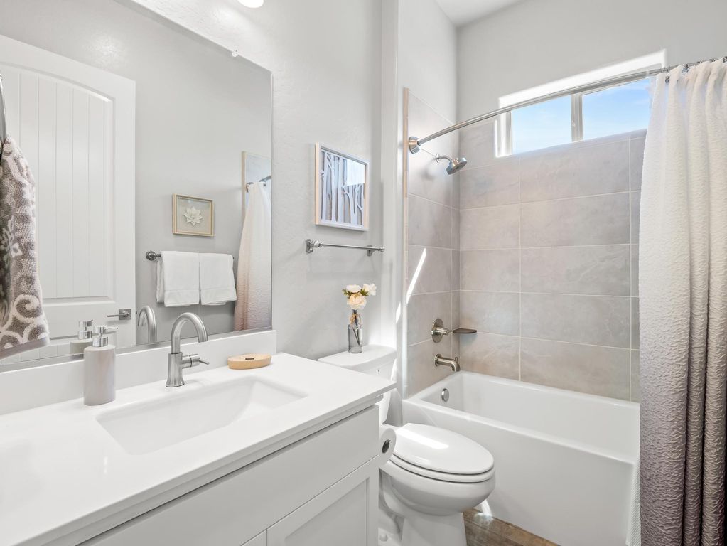 Image 48 of property listing at 1734 N Park Avenue, Clovis, CA 93619