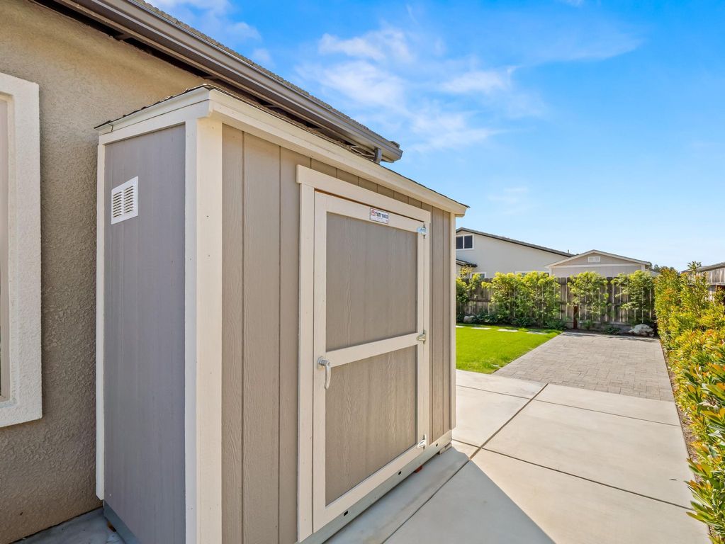 Image 59 of property listing at 1734 N Park Avenue, Clovis, CA 93619