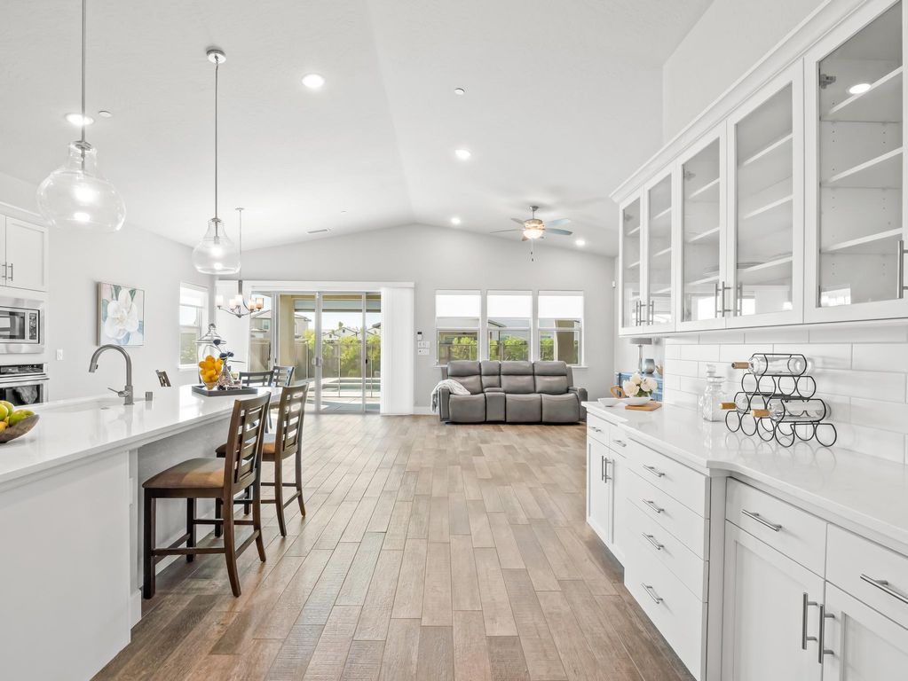 Image 9 of property listing at 1734 N Park Avenue, Clovis, CA 93619