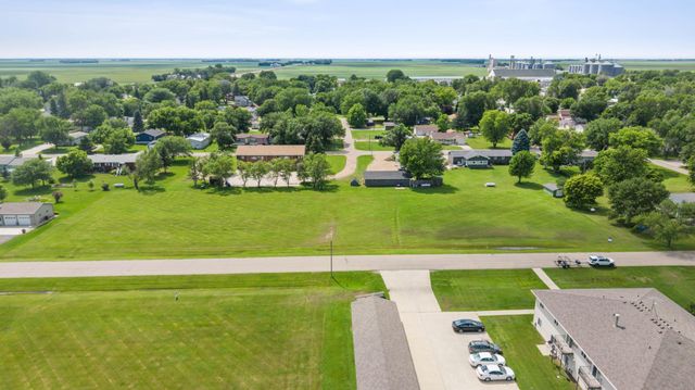 204 5th Street S, Fairmount, ND 58030
