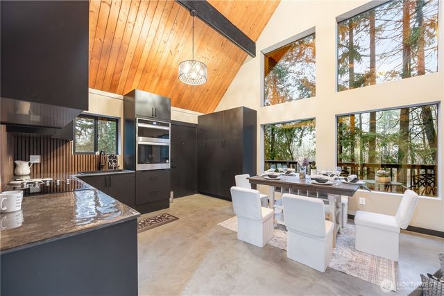 2103 46th Avenue NE, Olympia, WA 98506