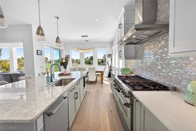 1272 Par View DR, Sanibel, FL 33957