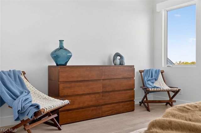 1272 Par View DR, Sanibel, FL 33957