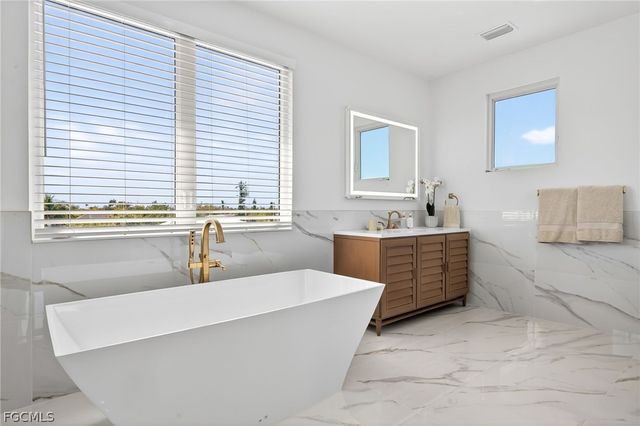 1272 Par View DR, Sanibel, FL 33957