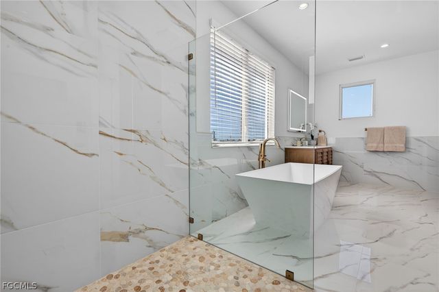 1272 Par View DR, Sanibel, FL 33957