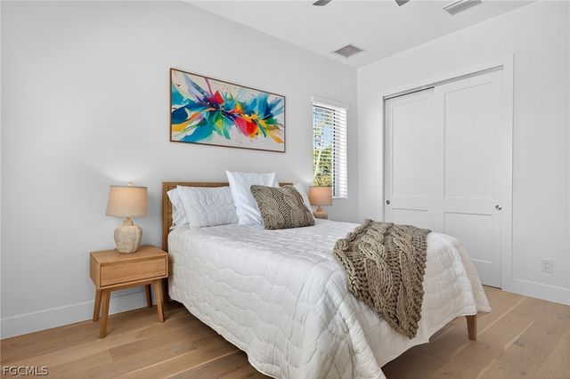 1272 Par View DR, Sanibel, FL 33957