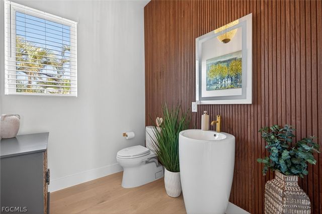 1272 Par View DR, Sanibel, FL 33957