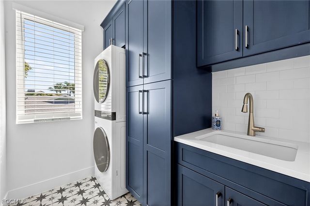 1272 Par View DR, Sanibel, FL 33957