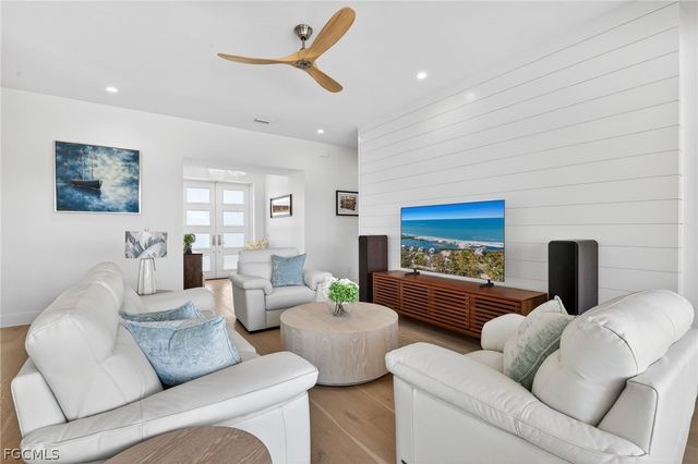 1272 Par View DR, Sanibel, FL 33957