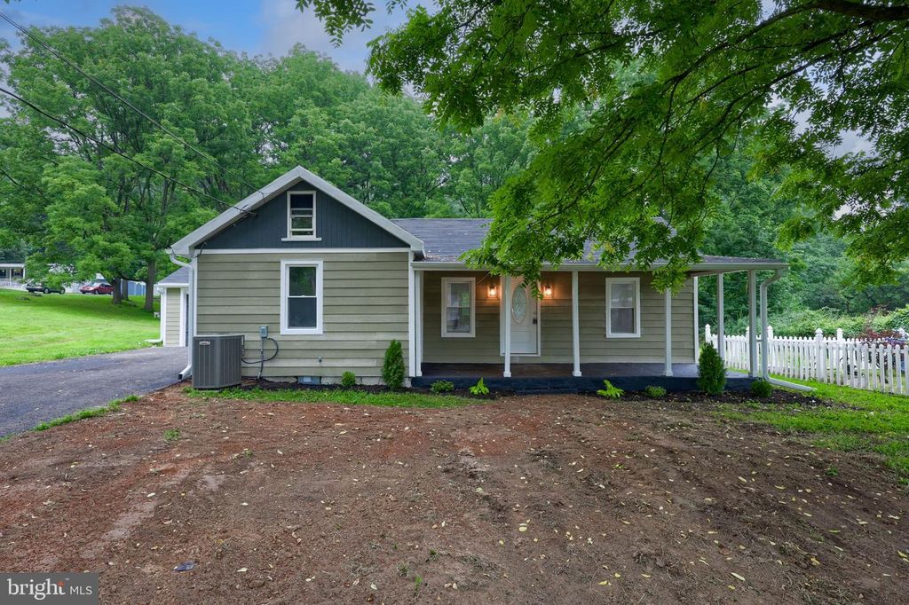1384 ROUNDTOP RD, Middletown, PA 17057